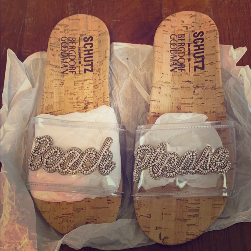 Brand new schutz slides ♥️